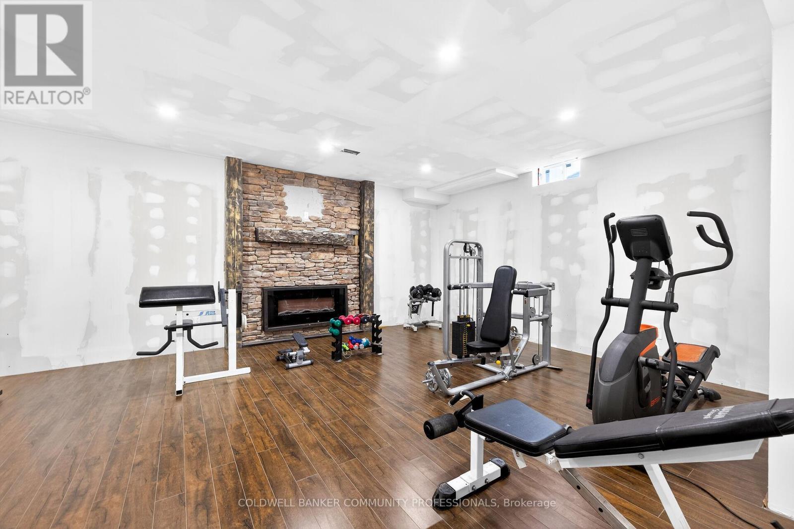 182 Irwin Avenue, Hamilton, ON - Indoor Photo Showing Gym Room