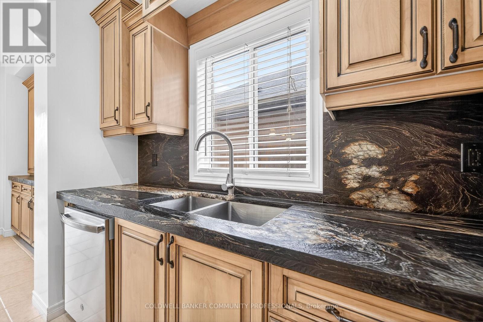 182 Irwin Avenue, Hamilton, ON - Indoor Photo Showing Kitchen With Double Sink