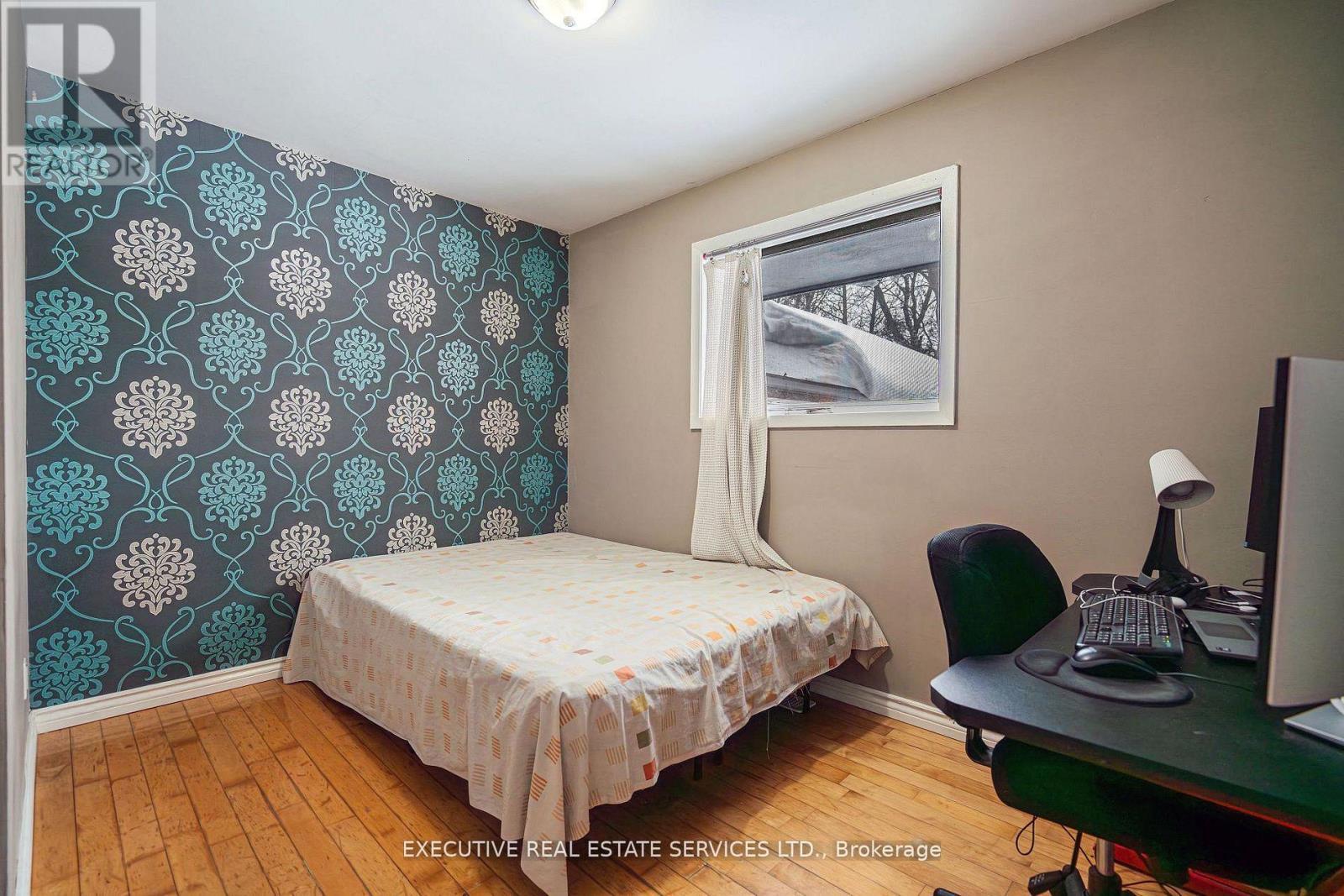 268 Ross Avenue, Kitchener, ON - Indoor Photo Showing Bedroom