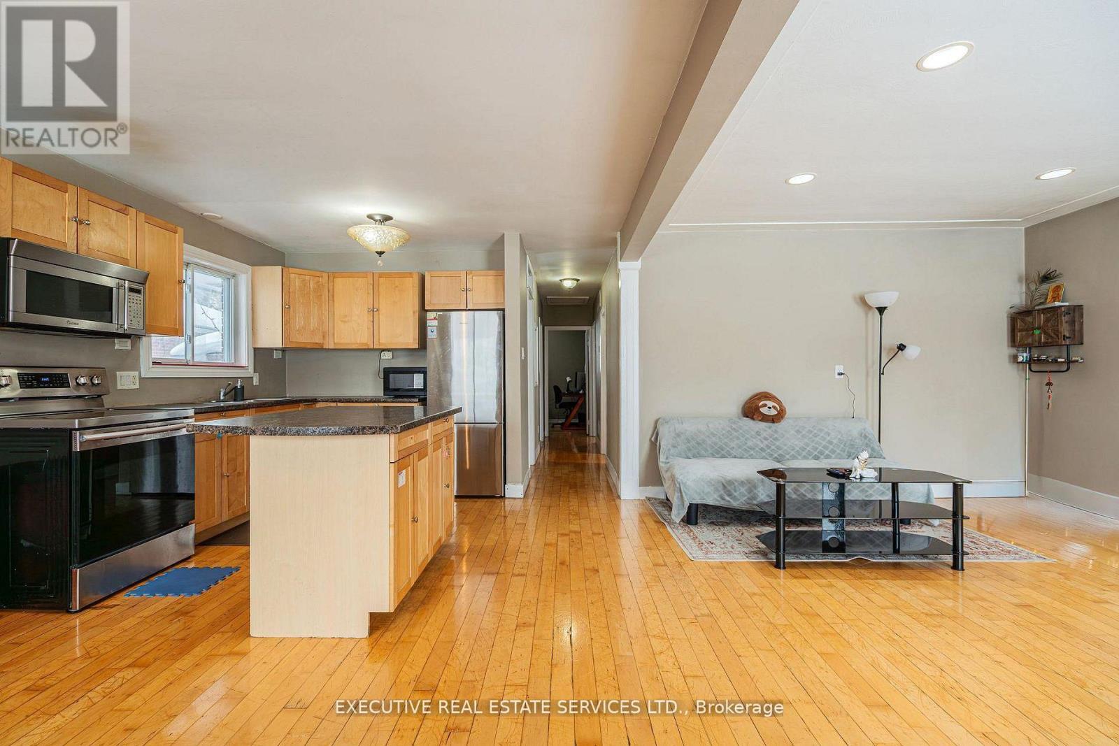 268 Ross Avenue, Kitchener, ON - Indoor Photo Showing Kitchen