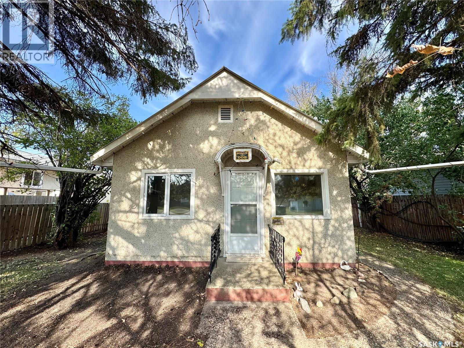 712 6Th Street E, Prince Albert, SK - Outdoor