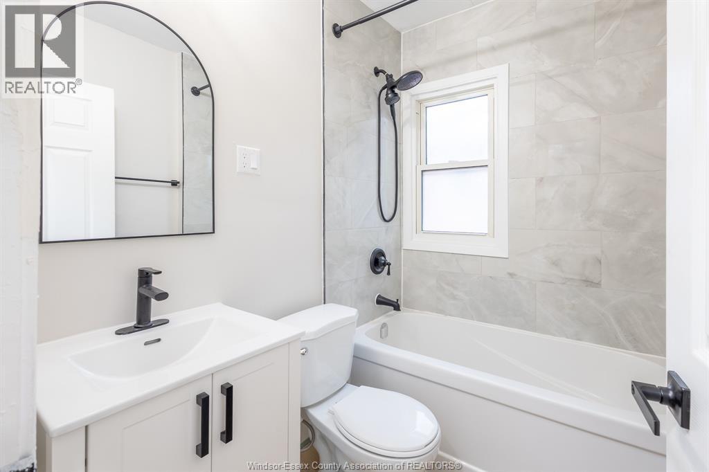 706 Elliott End Unit# 5A, Windsor, ON - Indoor Photo Showing Bathroom