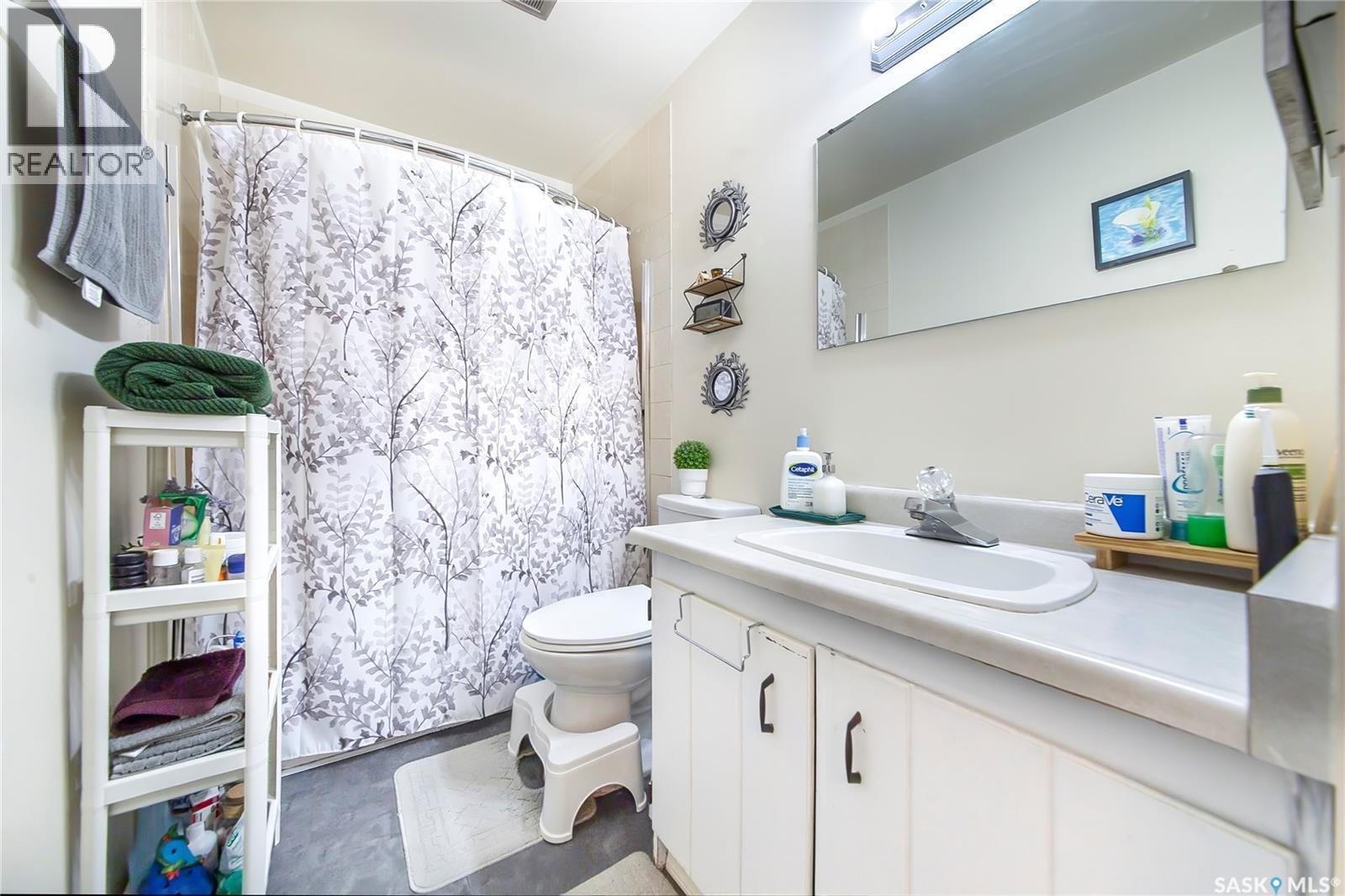 147 1128 Mckercher Drive, Saskatoon, SK - Indoor Photo Showing Bathroom