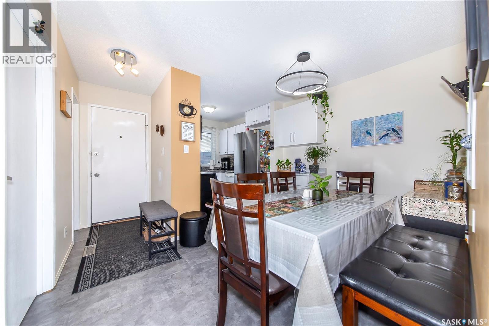 147 1128 Mckercher Drive, Saskatoon, SK - Indoor Photo Showing Dining Room