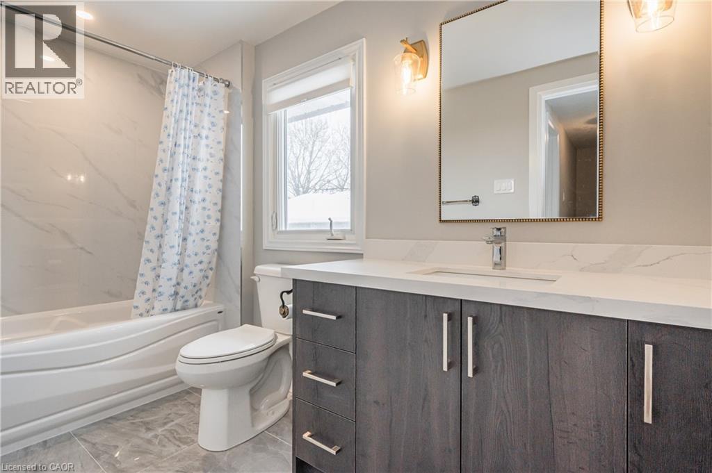 567 Rustic Drive, Waterloo, ON - Indoor Photo Showing Bathroom