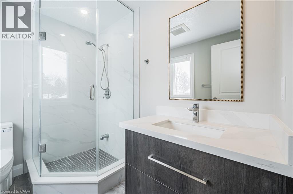 567 Rustic Drive, Waterloo, ON - Indoor Photo Showing Bathroom