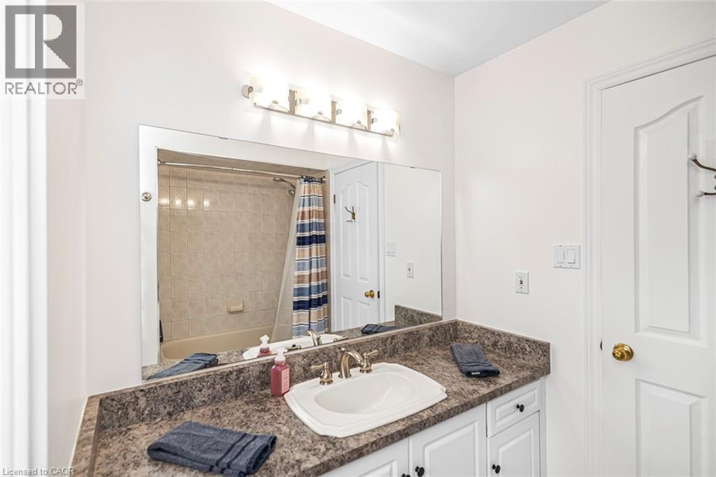 Bathroom featuring vanity and shower / bath combo - 40 Artistic Boulevard, Hamilton, ON - Indoor Photo Showing Bathroom