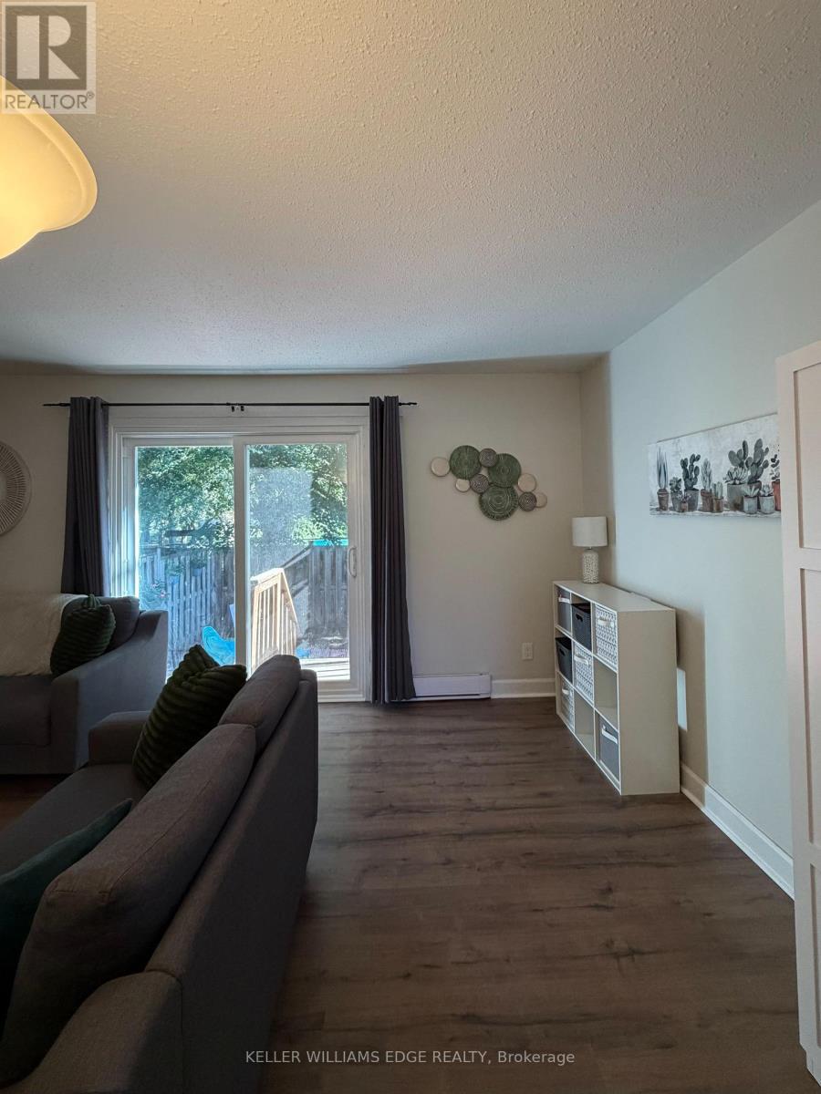 3 - 3 Tiffany Place, Quinte West, ON - Indoor Photo Showing Living Room
