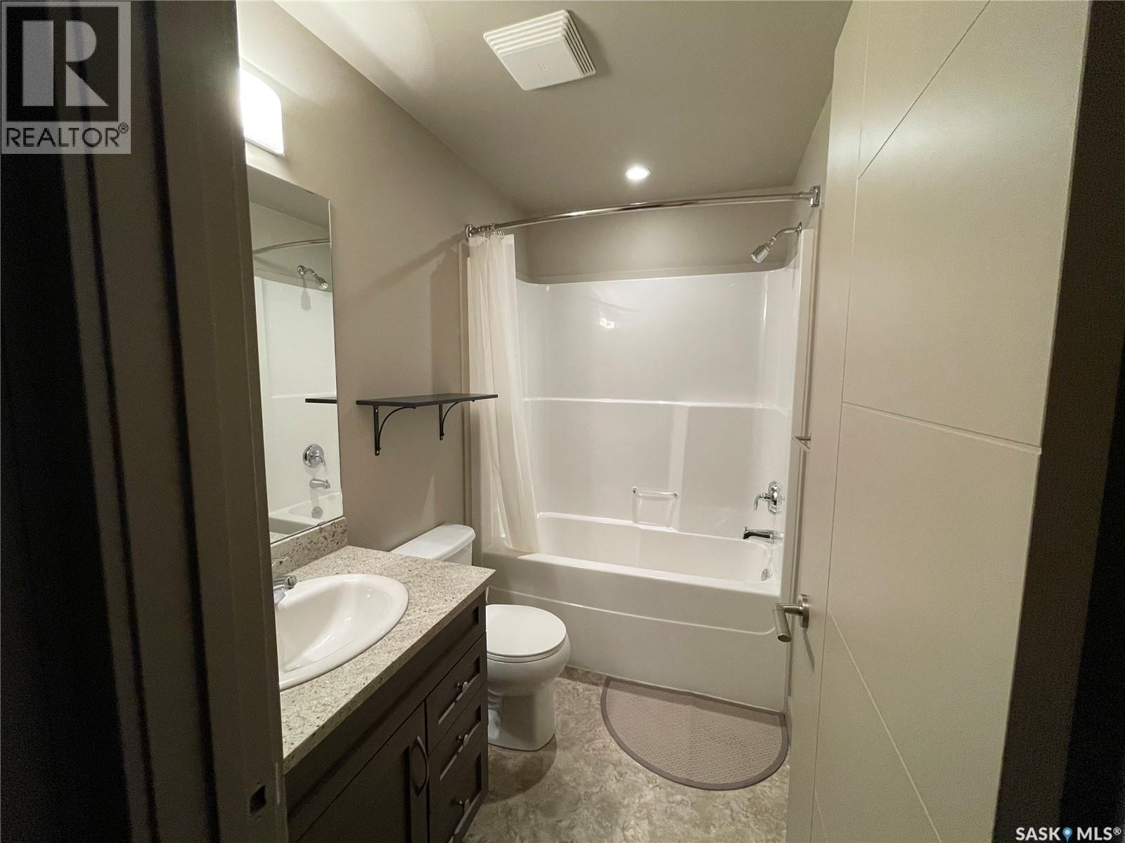211 115 Willowgrove Crescent, Saskatoon, SK - Indoor Photo Showing Bathroom