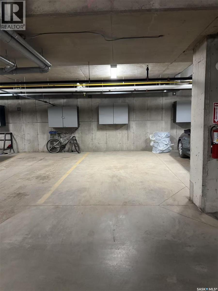 211 115 Willowgrove Crescent, Saskatoon, SK - Indoor Photo Showing Garage