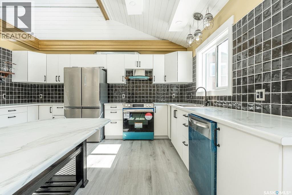 1 May Bay, Big River Rm No. 555, SK - Indoor Photo Showing Kitchen With Stainless Steel Kitchen With Upgraded Kitchen