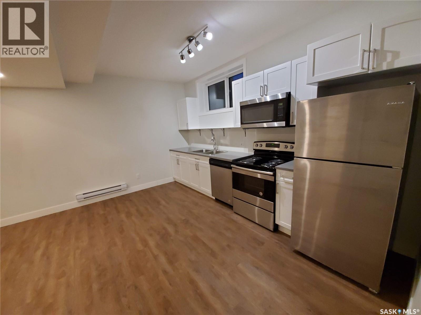 447 Eaton Lane, Saskatoon, SK - Indoor Photo Showing Kitchen