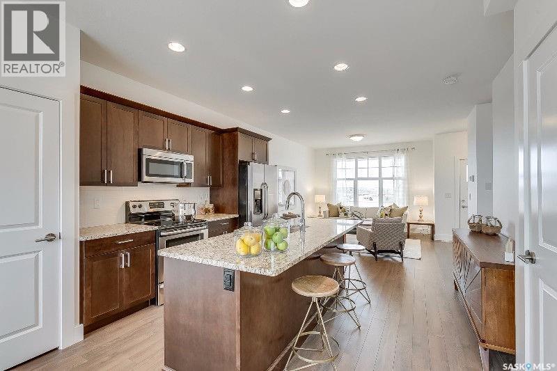 447 Eaton Lane, Saskatoon, SK - Indoor Photo Showing Kitchen With Upgraded Kitchen
