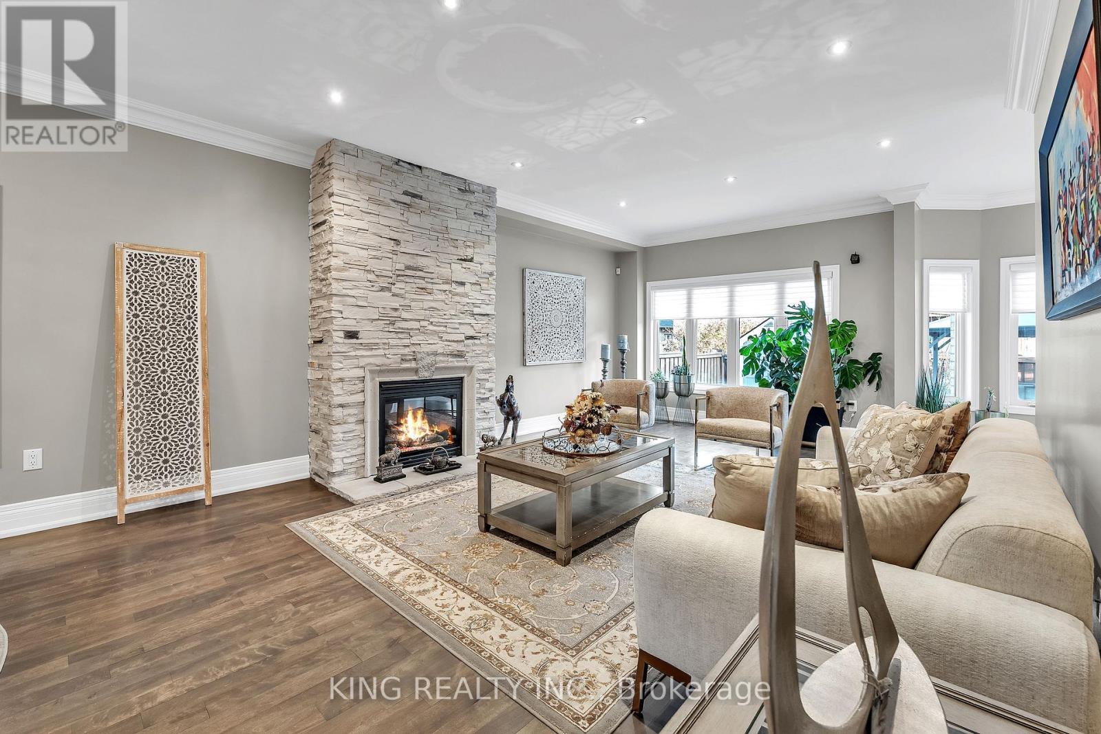 174 Minto Crescent, Milton, ON - Indoor Photo Showing Living Room With Fireplace