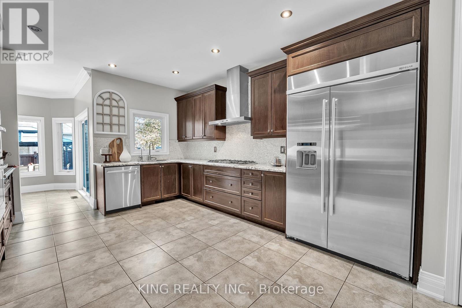 174 Minto Crescent, Milton, ON - Indoor Photo Showing Kitchen