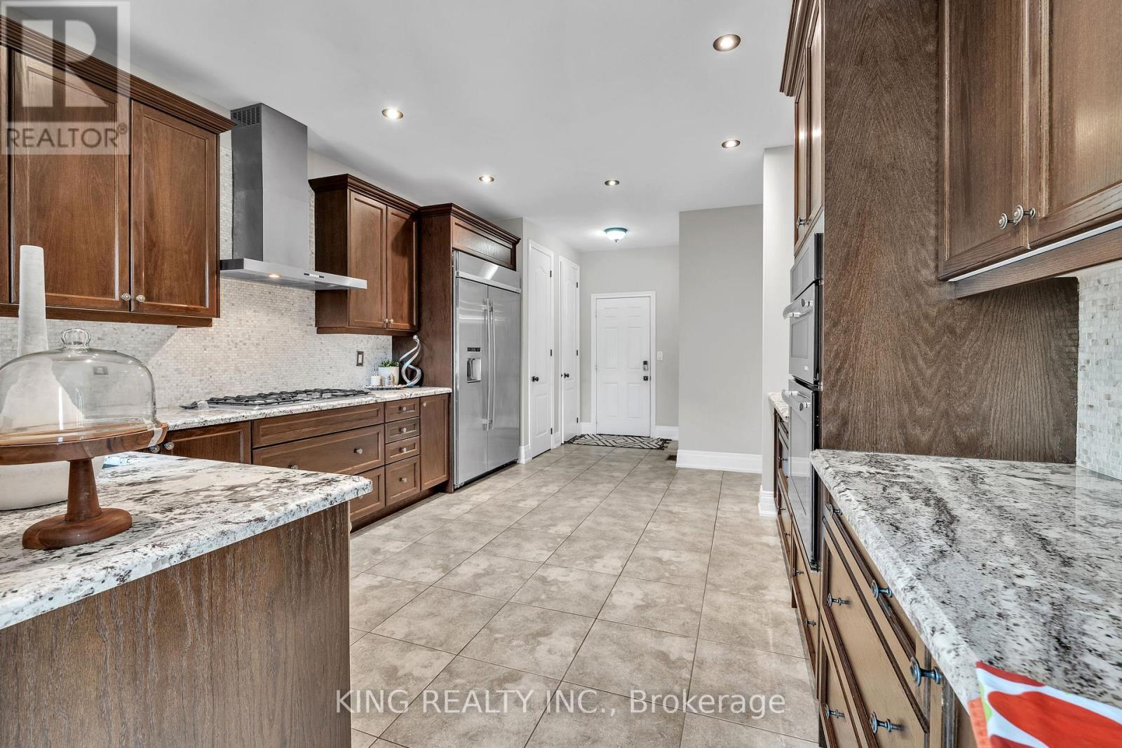 174 Minto Crescent, Milton, ON - Indoor Photo Showing Kitchen