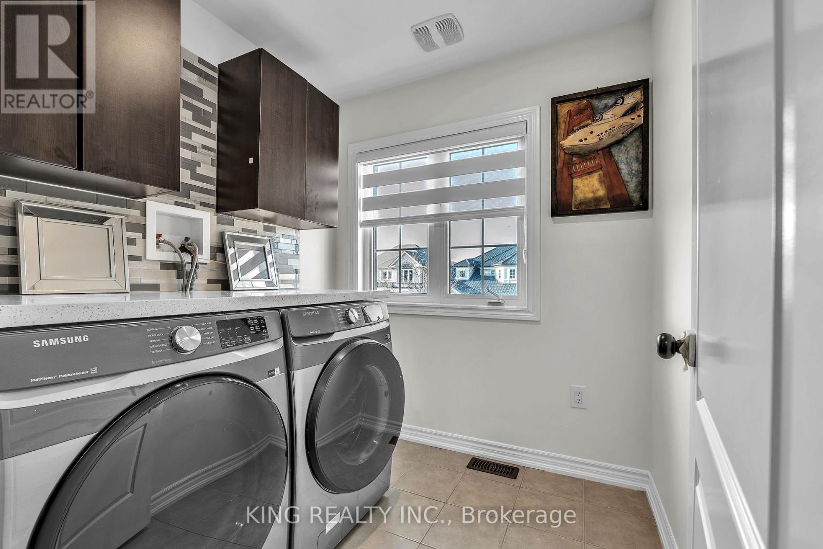 174 Minto Crescent, Milton, ON - Indoor Photo Showing Laundry Room