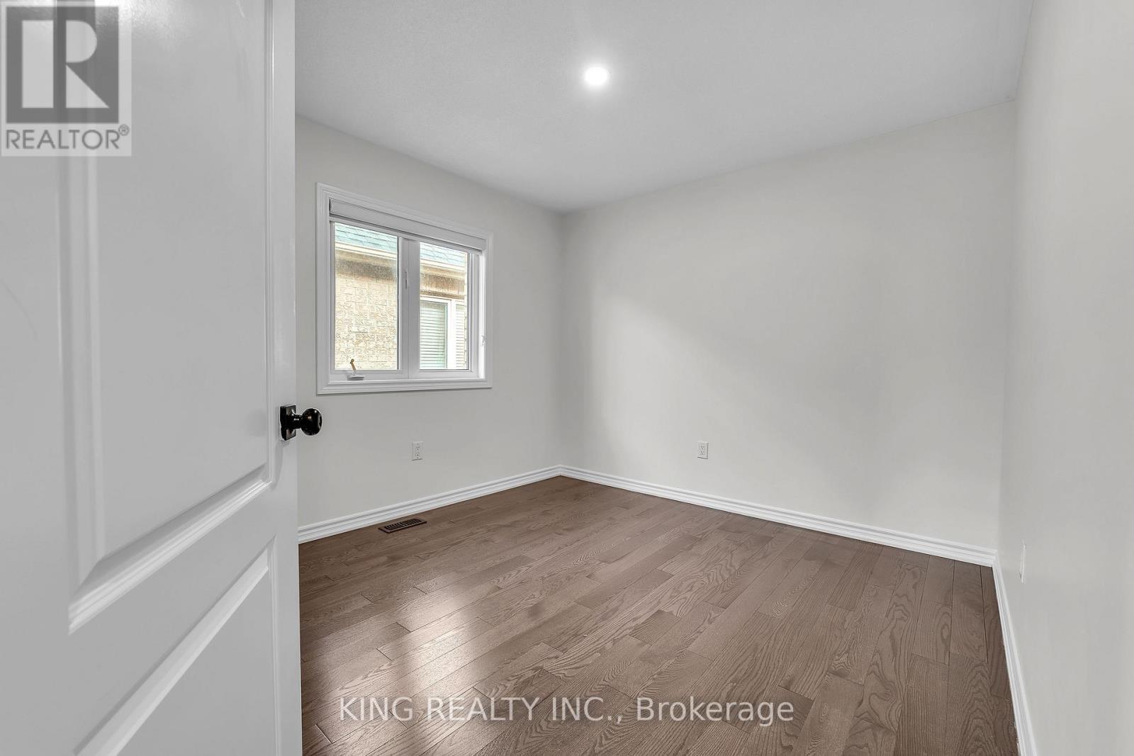 174 Minto Crescent, Milton, ON - Indoor Photo Showing Other Room