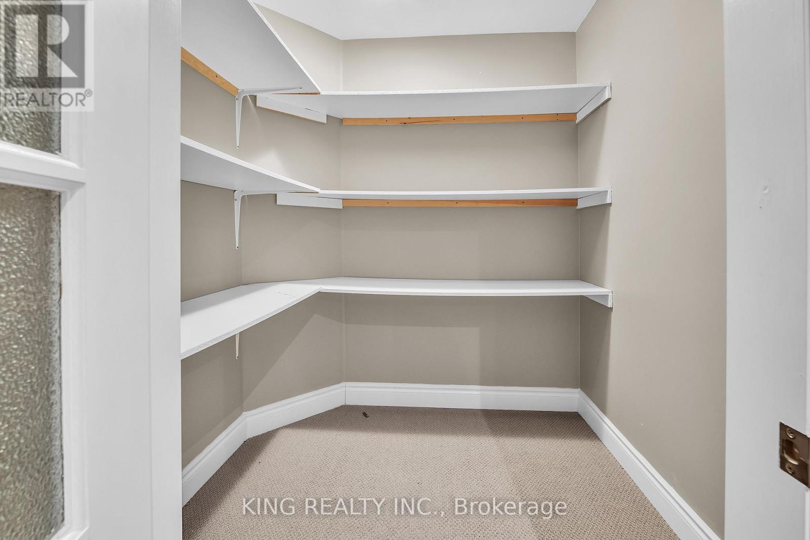 174 Minto Crescent, Milton, ON - Indoor With Storage