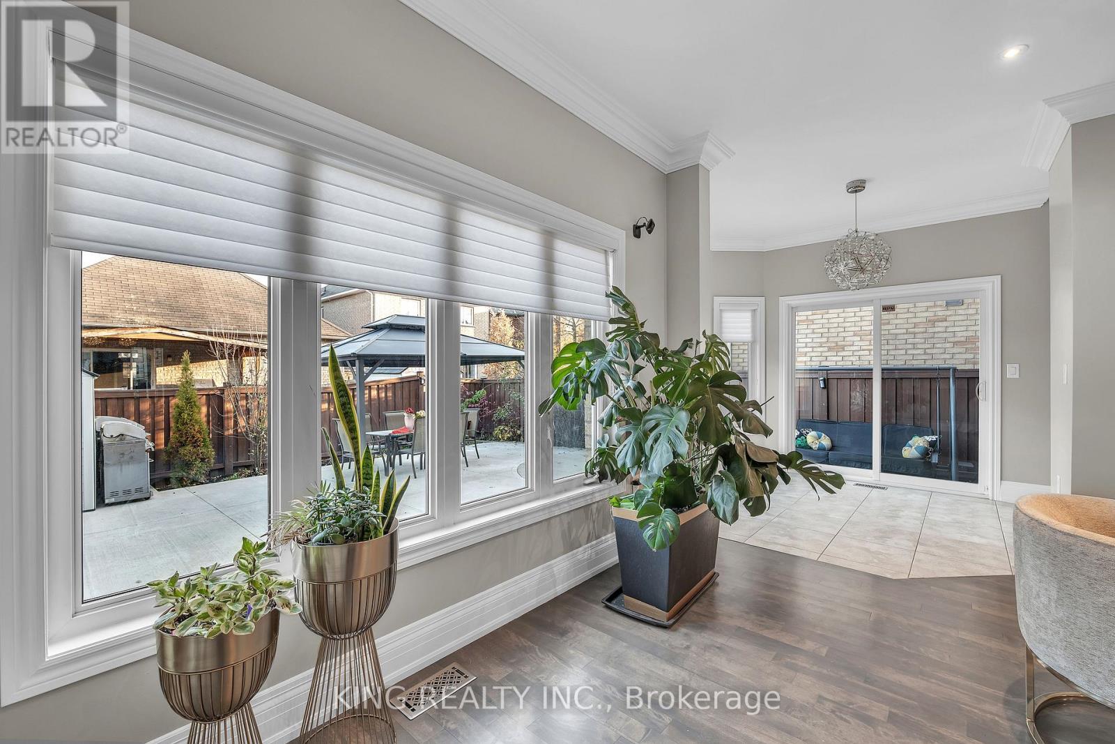 174 Minto Crescent, Milton, ON - Indoor With Fireplace