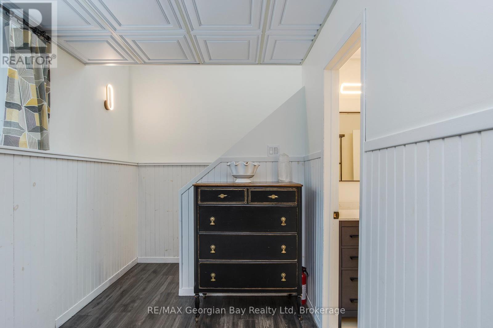 2 Belle Vue Avenue, Tiny, ON - Indoor Photo Showing Other Room