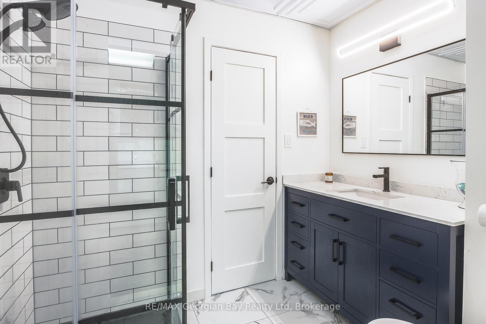 2 Belle Vue Avenue, Tiny, ON - Indoor Photo Showing Bathroom