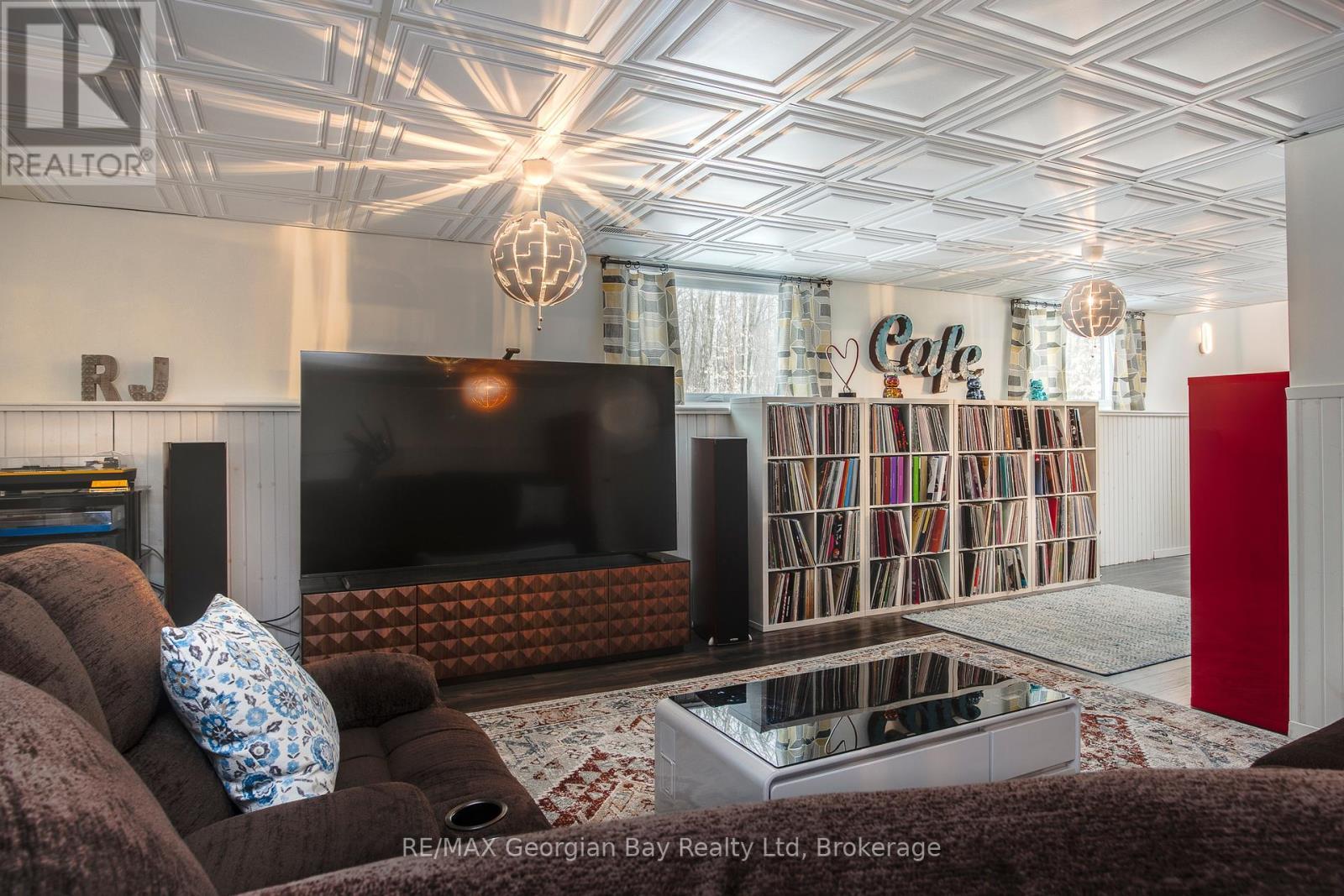 2 Belle Vue Avenue, Tiny, ON - Indoor Photo Showing Other Room