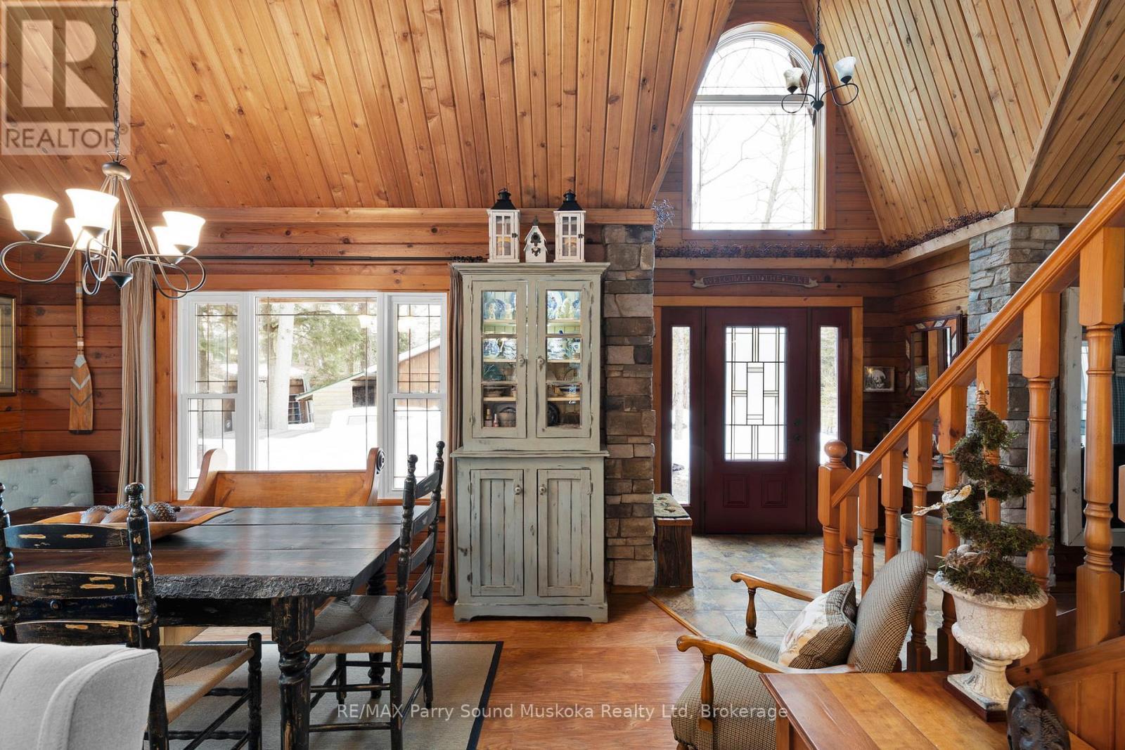 6 West Point Drive, Mckellar, ON - Indoor Photo Showing Dining Room
