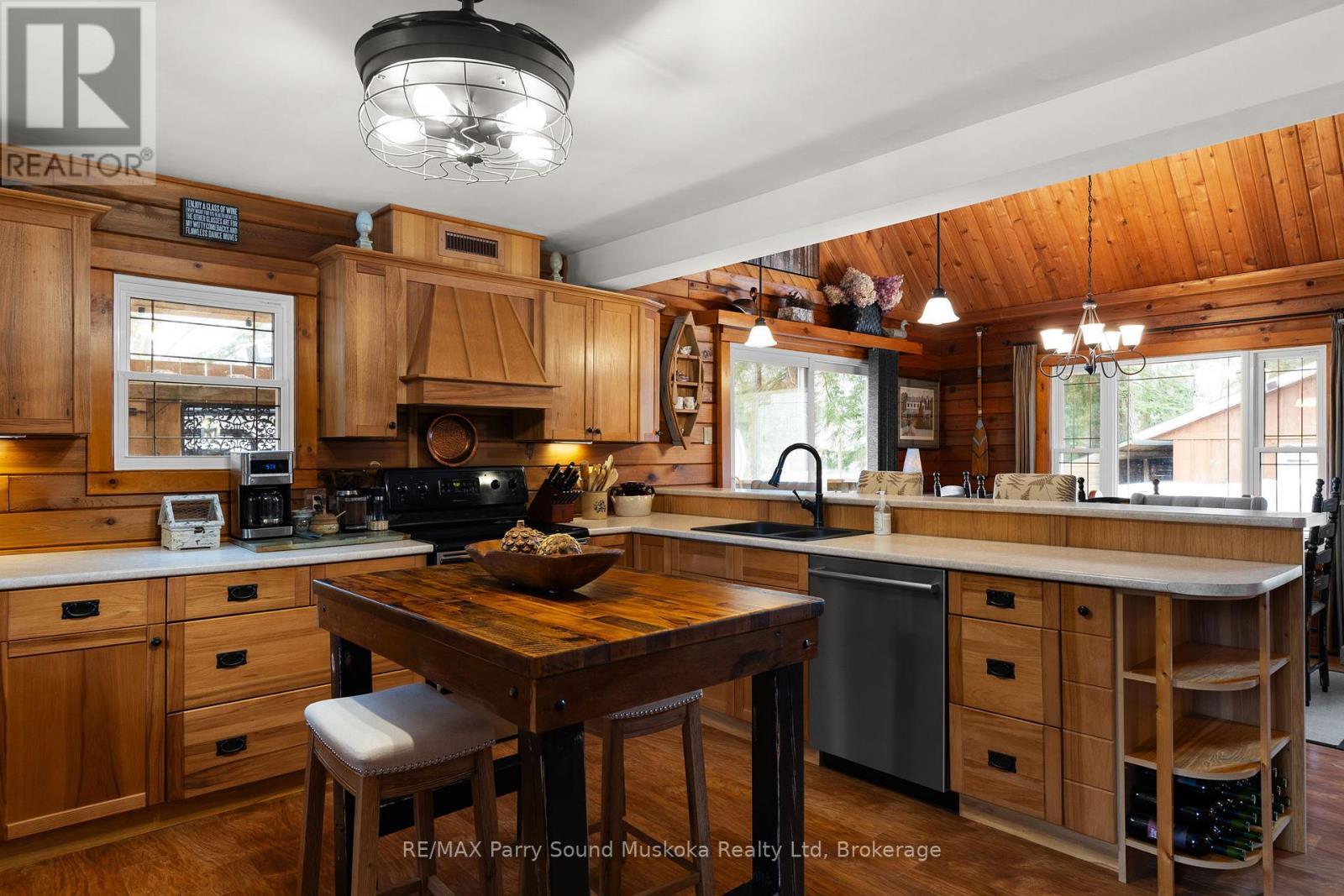 6 West Point Drive, Mckellar, ON - Indoor