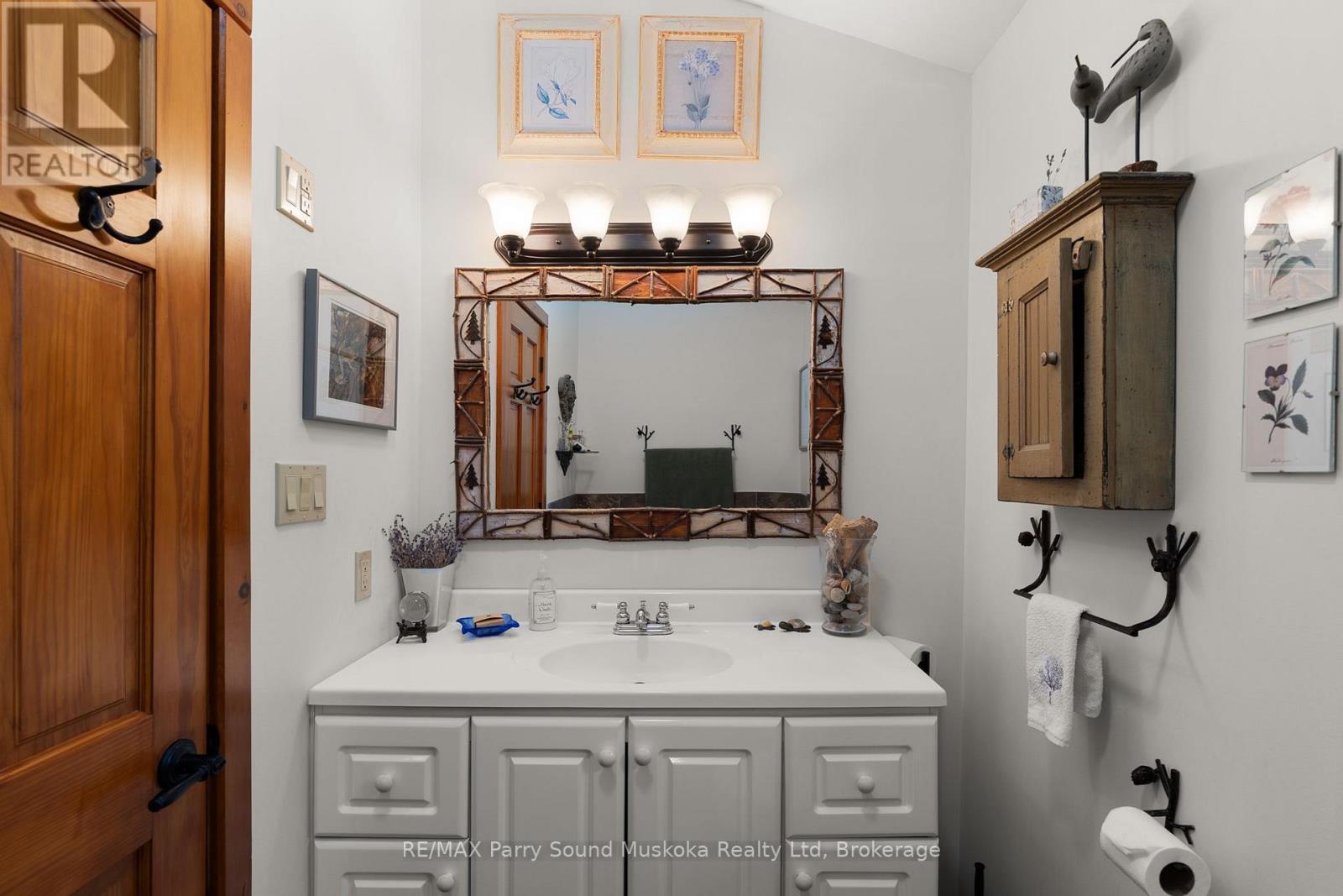 Second lvl 3-piece bathroom. - 6 West Point Drive, Mckellar, ON - Indoor Photo Showing Bathroom