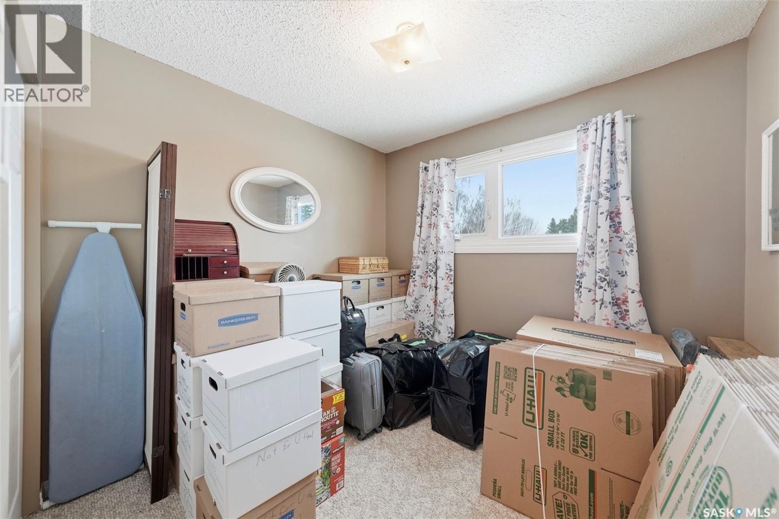 313 7Th Avenue W, Watrous, SK - Indoor Photo Showing Laundry Room