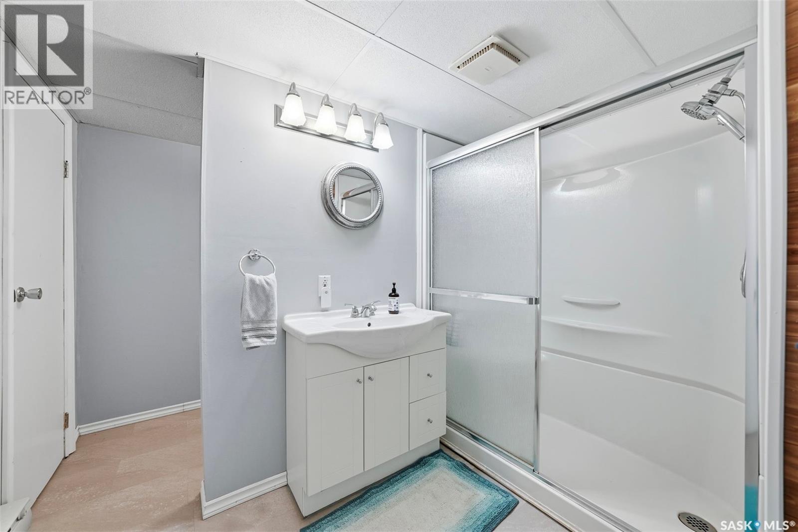 313 7Th Avenue W, Watrous, SK - Indoor Photo Showing Bathroom