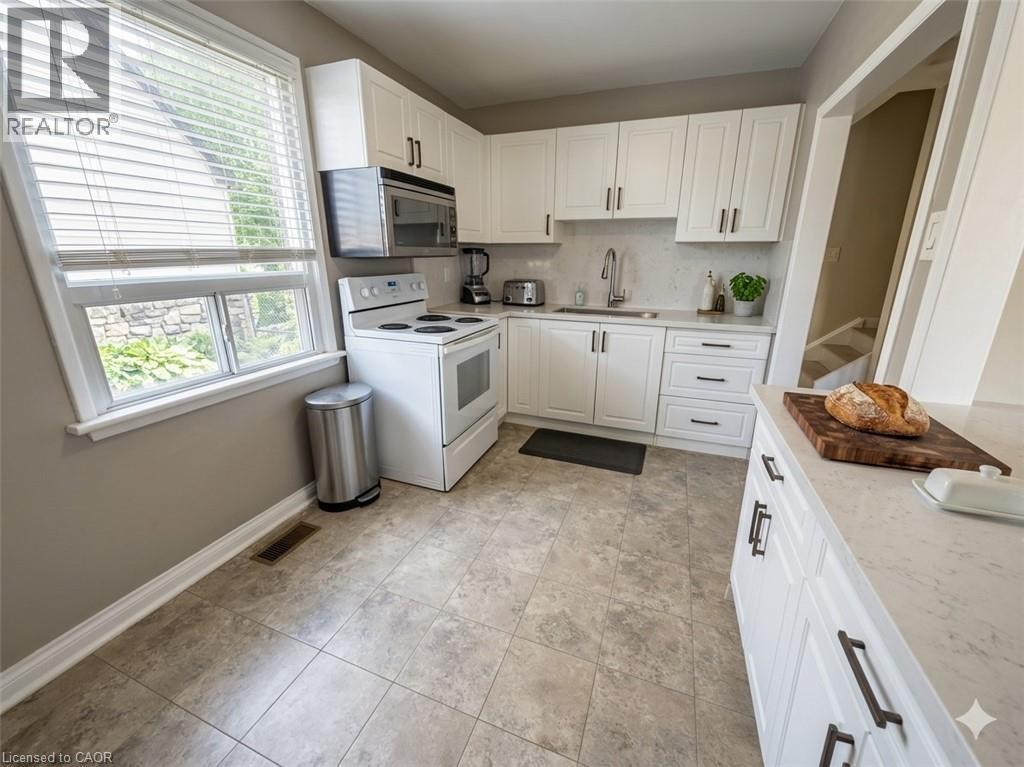 776 Britannia Avenue, Hamilton, ON - Indoor Photo Showing Kitchen