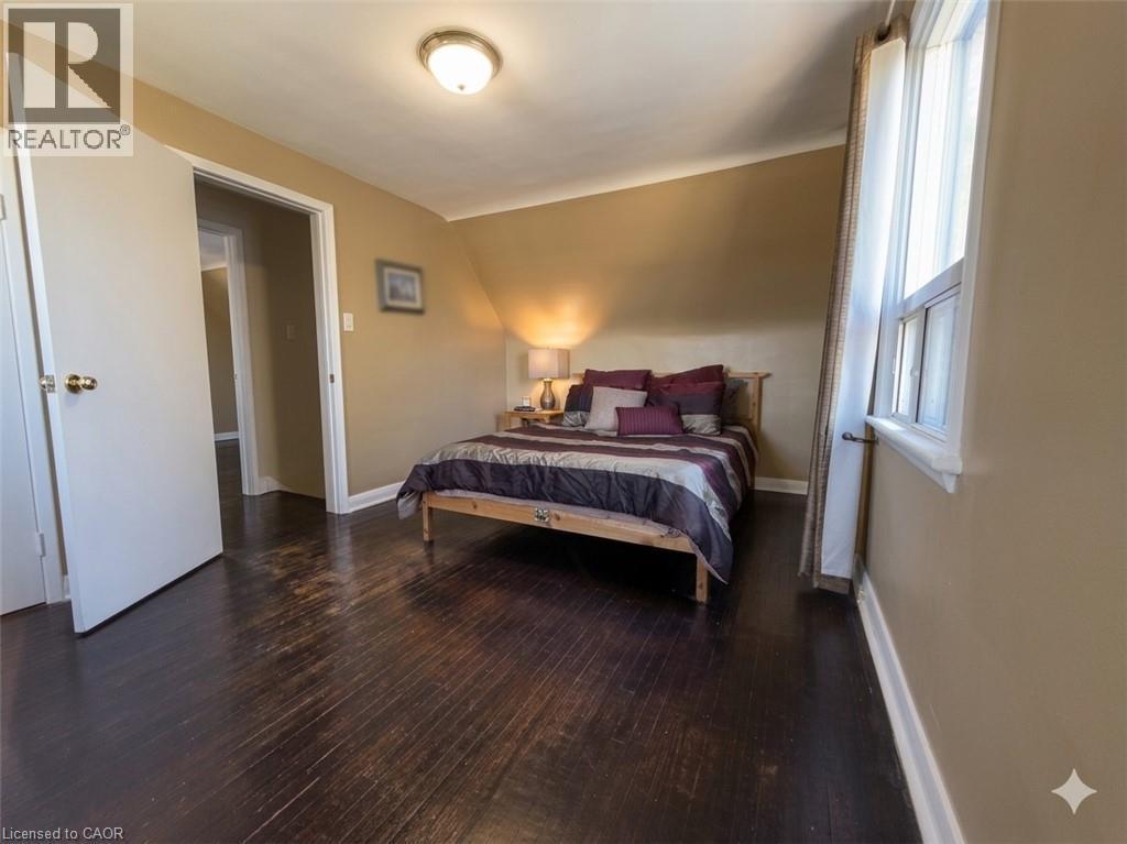 776 Britannia Avenue, Hamilton, ON - Indoor Photo Showing Bedroom