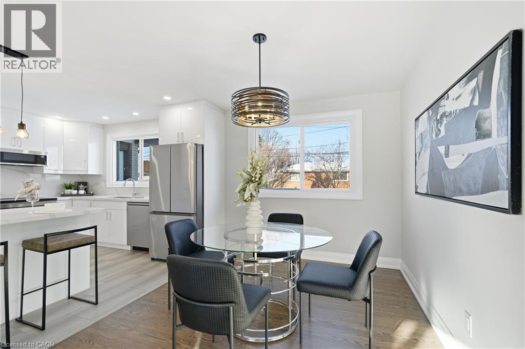26 Clifton Downs Road, Hamilton, ON - Indoor Photo Showing Dining Room