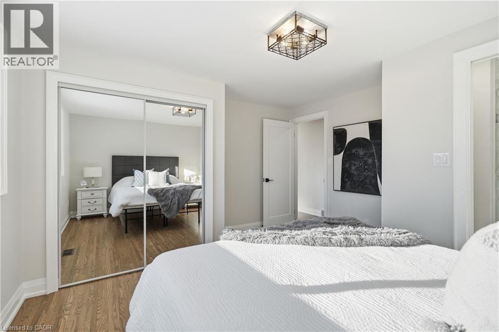 26 Clifton Downs Road, Hamilton, ON - Indoor Photo Showing Bedroom