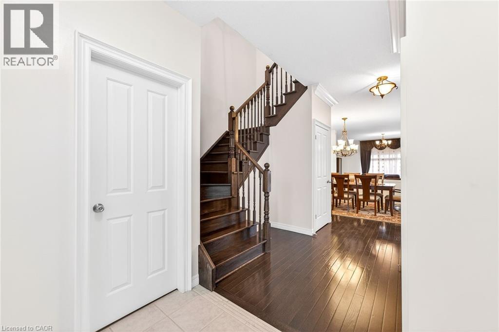 Foyer entrance - 182 Irwin Avenue, Hamilton, ON - Indoor Photo Showing Other Room