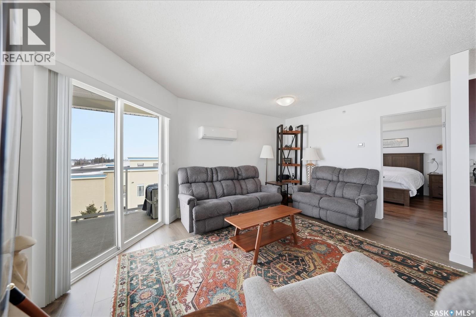 401 303 Lowe Road, Saskatoon, SK - Indoor Photo Showing Living Room