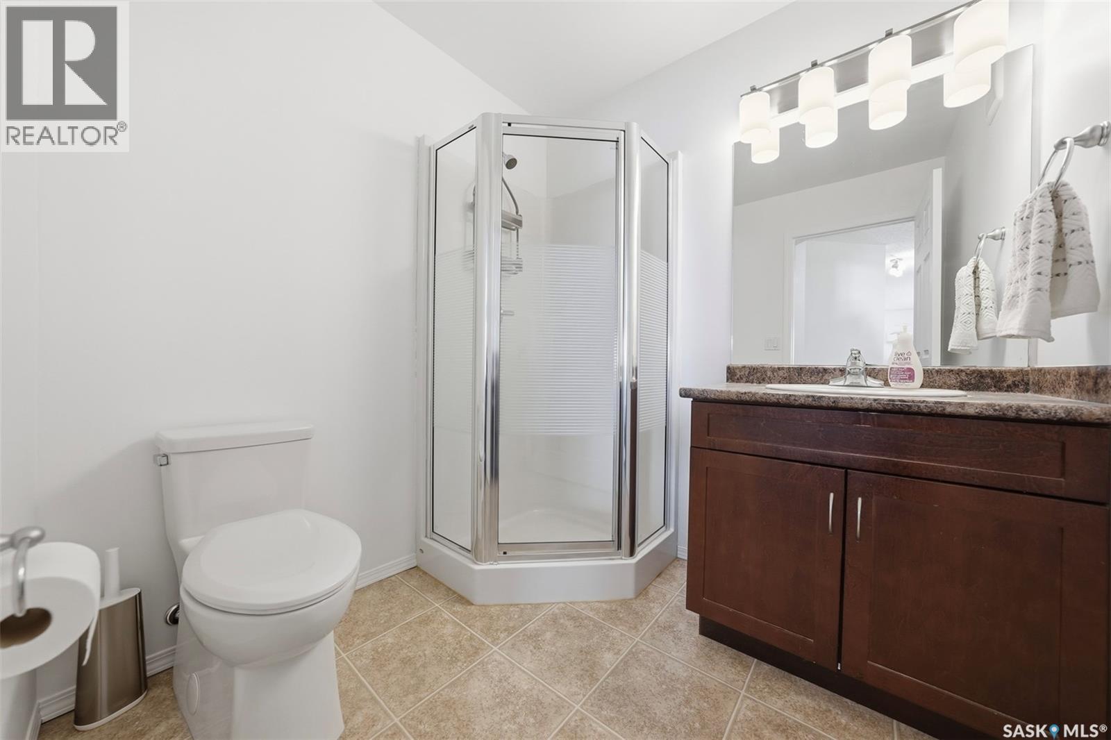 401 303 Lowe Road, Saskatoon, SK - Indoor Photo Showing Bathroom