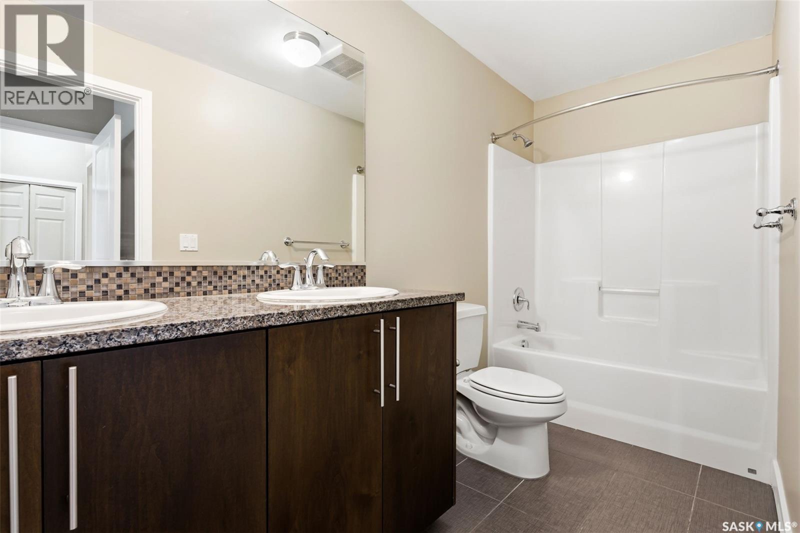 101 2313 Montreal Street, Regina, SK - Indoor Photo Showing Bathroom