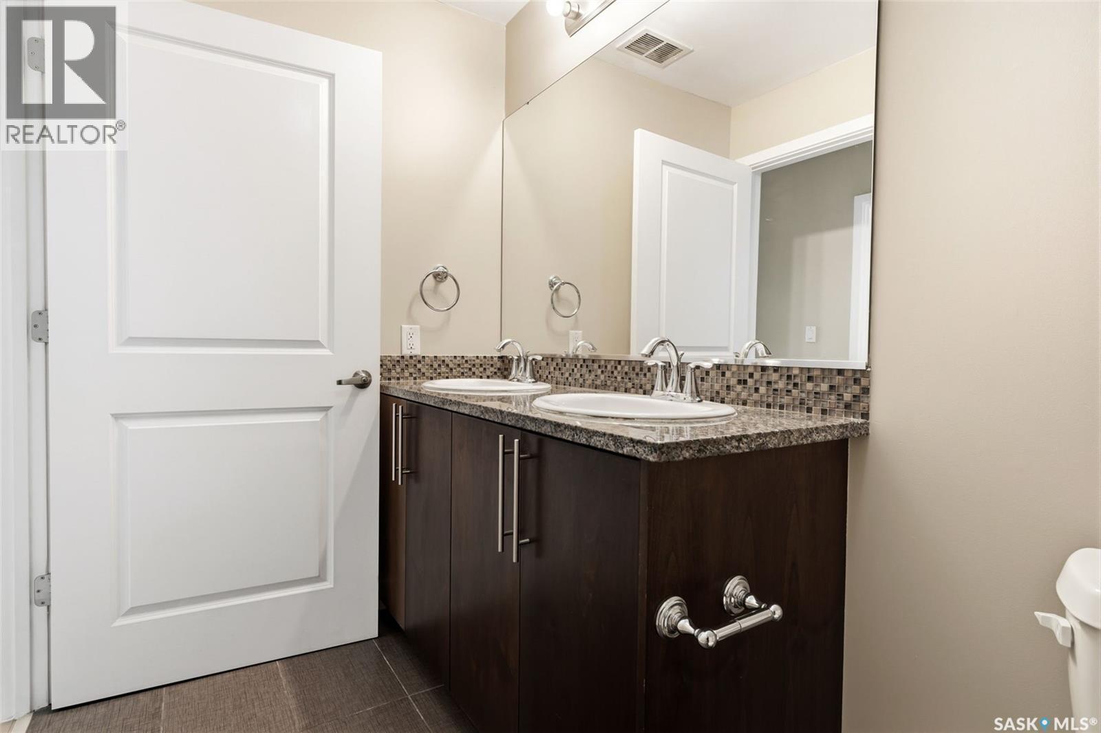 101 2313 Montreal Street, Regina, SK - Indoor Photo Showing Bathroom