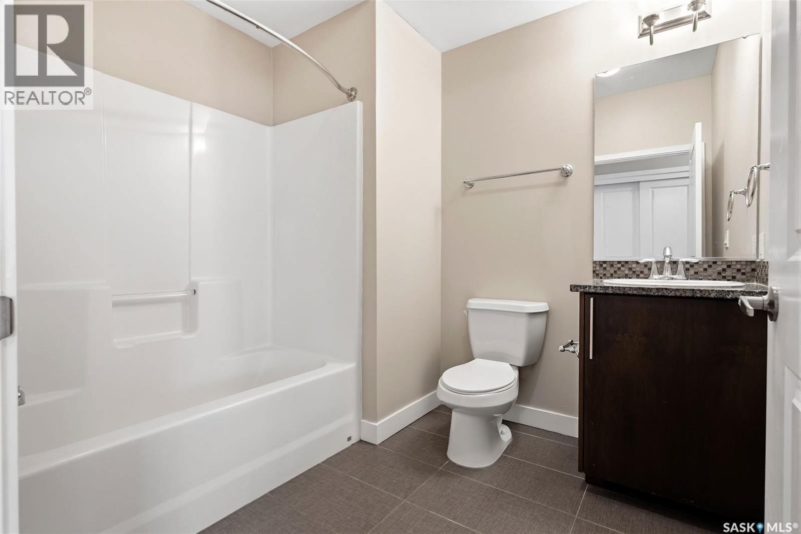 101 2313 Montreal Street, Regina, SK - Indoor Photo Showing Bathroom