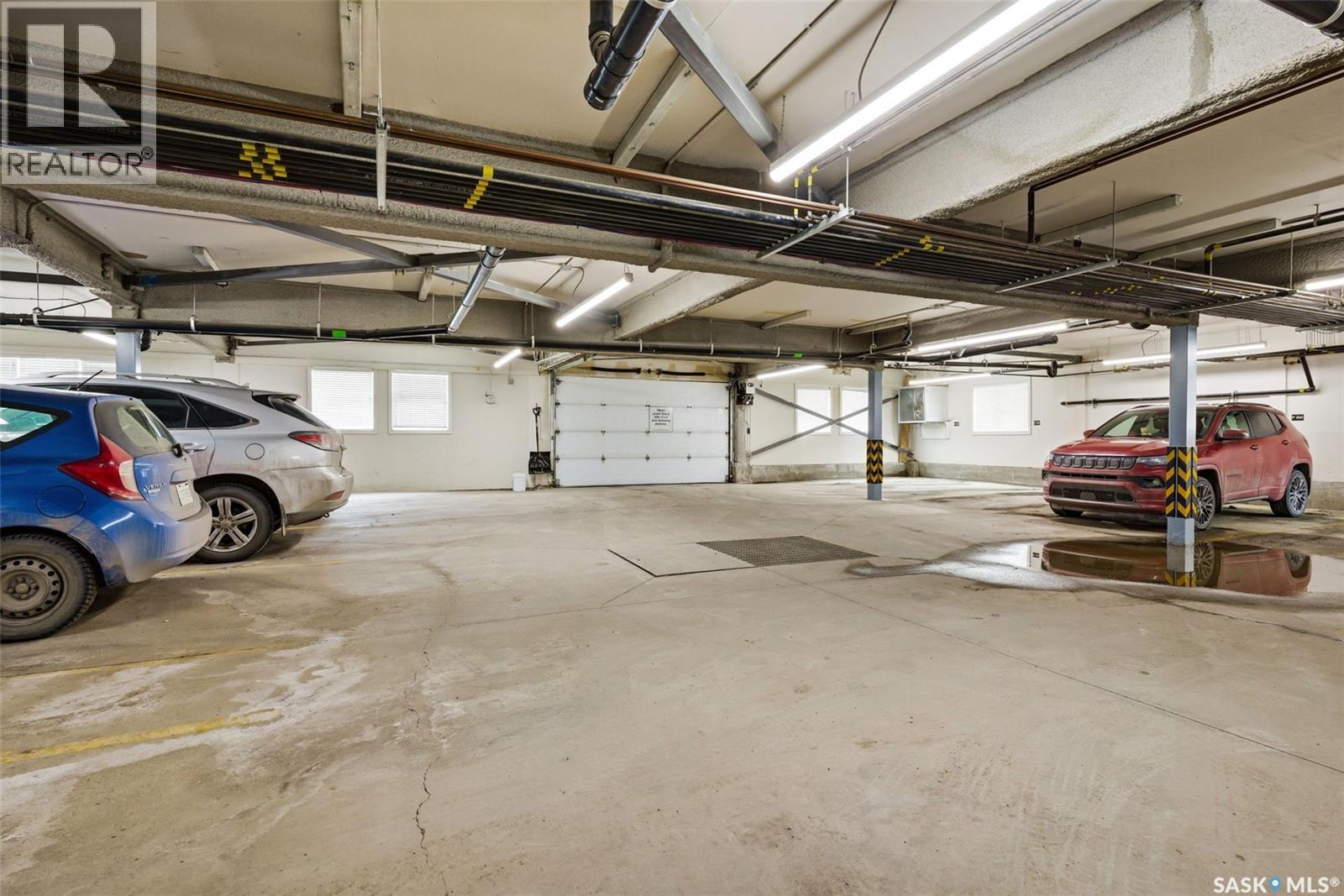 101 2313 Montreal Street, Regina, SK - Indoor Photo Showing Garage