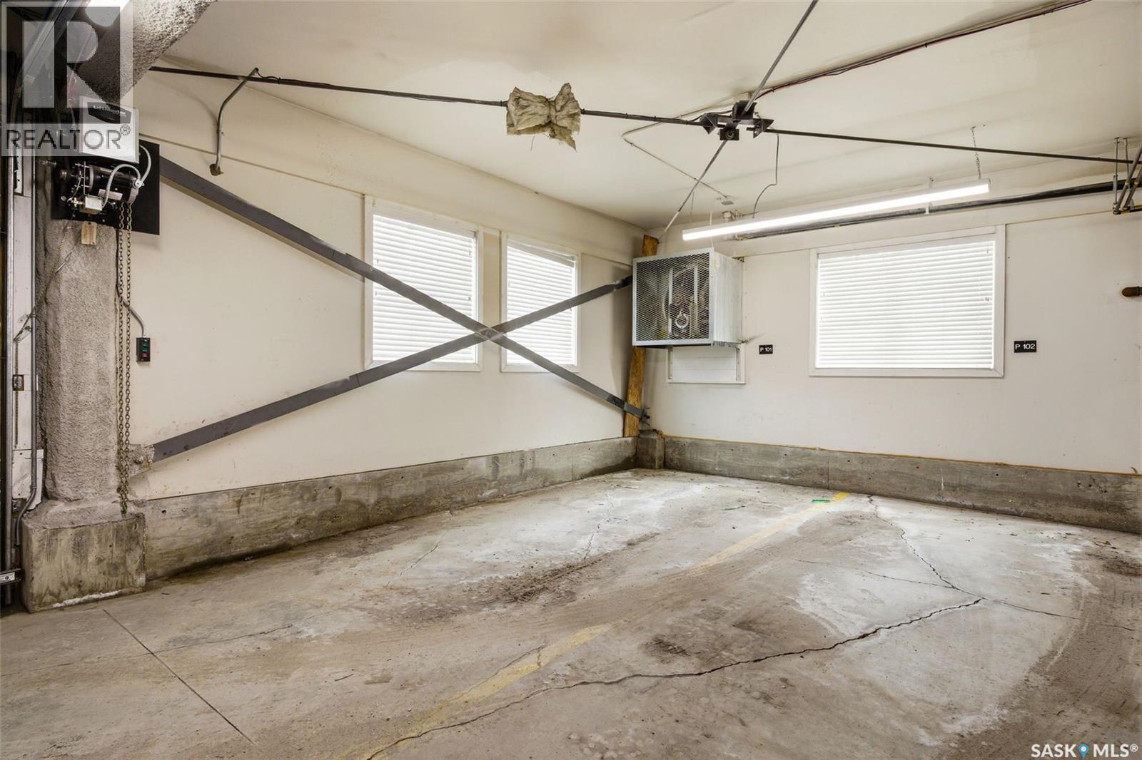101 2313 Montreal Street, Regina, SK - Indoor Photo Showing Garage