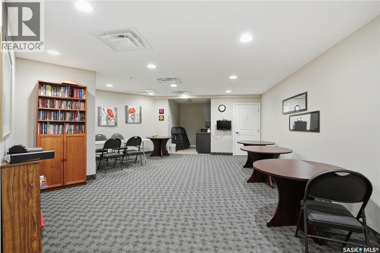 301 2730 Main Street, Saskatoon, SK - Indoor