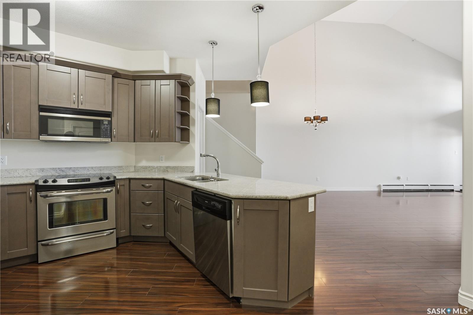 301 2730 Main Street, Saskatoon, SK - Indoor Photo Showing Kitchen With Double Sink With Upgraded Kitchen