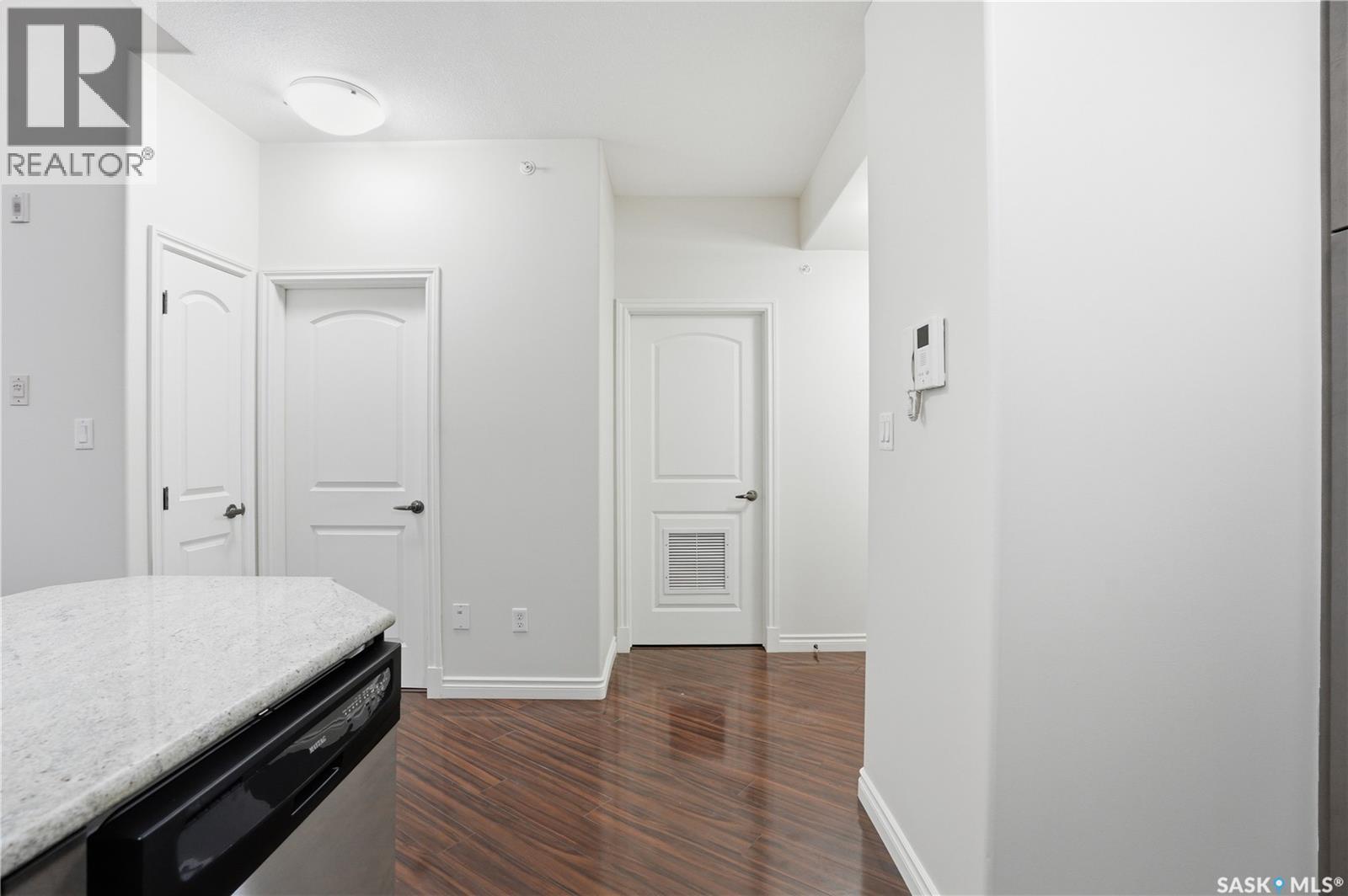 301 2730 Main Street, Saskatoon, SK - Indoor