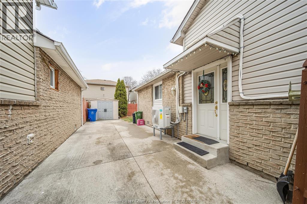 1229 Arncliffe, Windsor, ON - Outdoor With Exterior