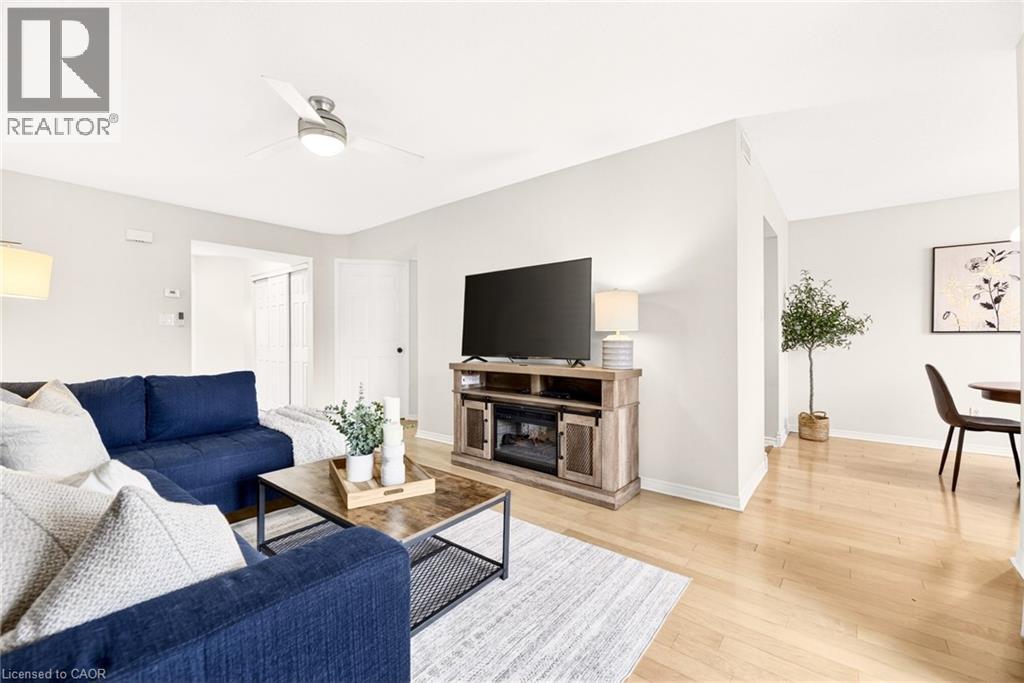201 Dorchester Boulevard Unit# 101, St. Catharines, ON - Indoor Photo Showing Living Room