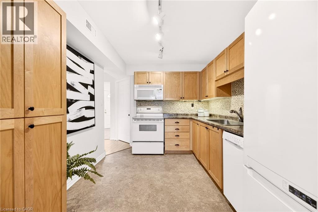 201 Dorchester Boulevard Unit# 101, St. Catharines, ON - Indoor Photo Showing Kitchen